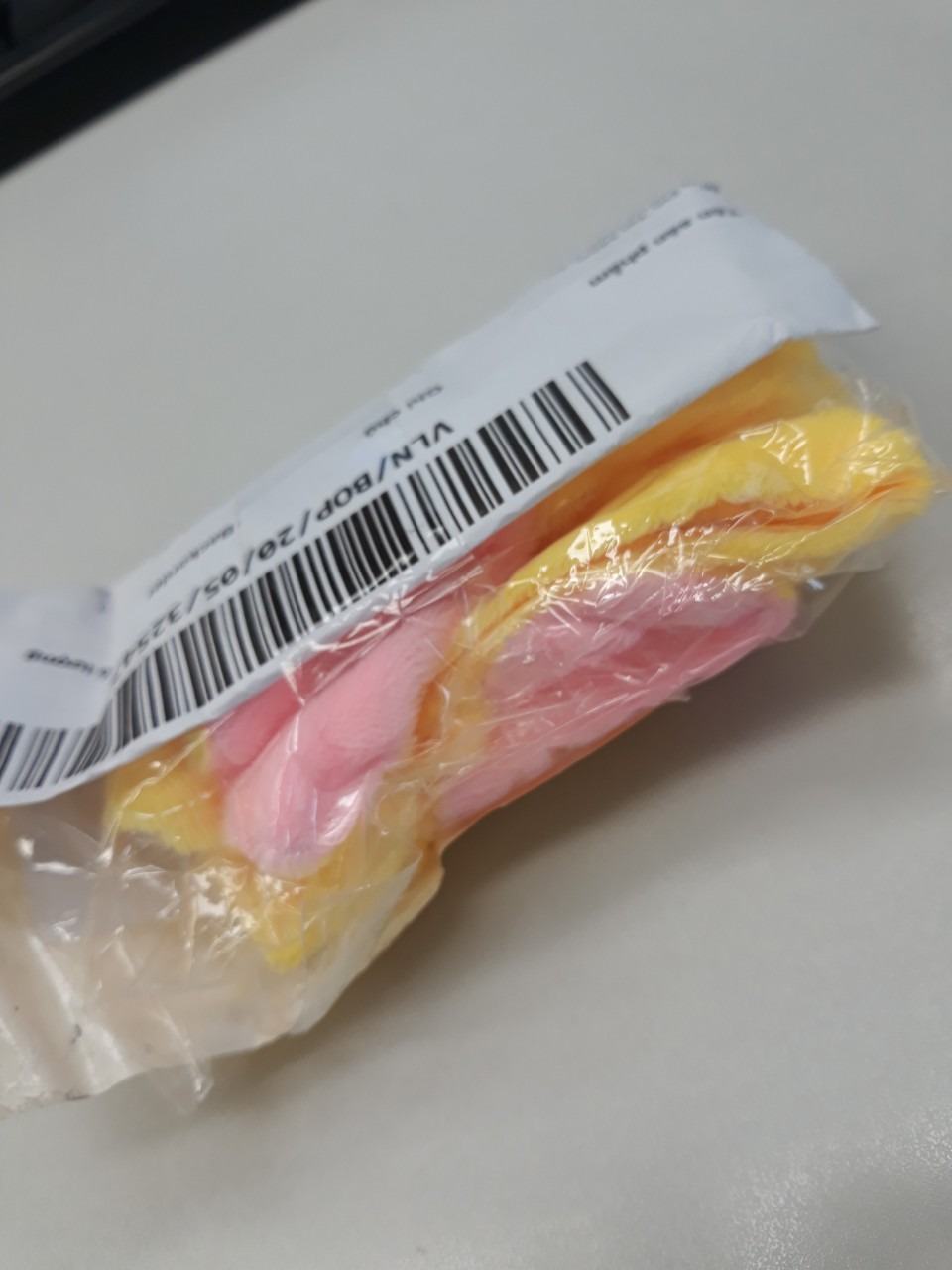 Mình chọn mua màu xám lông chuột mà sao lại giao cho mình màu vàng, hồng vậy?
Lần đầu tiên bị Tiki giao sai hàng, quá thất vọng