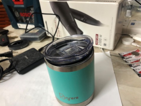 Thiết kế đẹp mắt. Ly gọn nhẹ. Có điều ly đổ mồ hôi khá nhiều nên rất bất tiện. 
Các bạn chú ý nên nấu nước ấm rồi tráng qua ly sẽ thấy rất nhiều mạt inox inside.