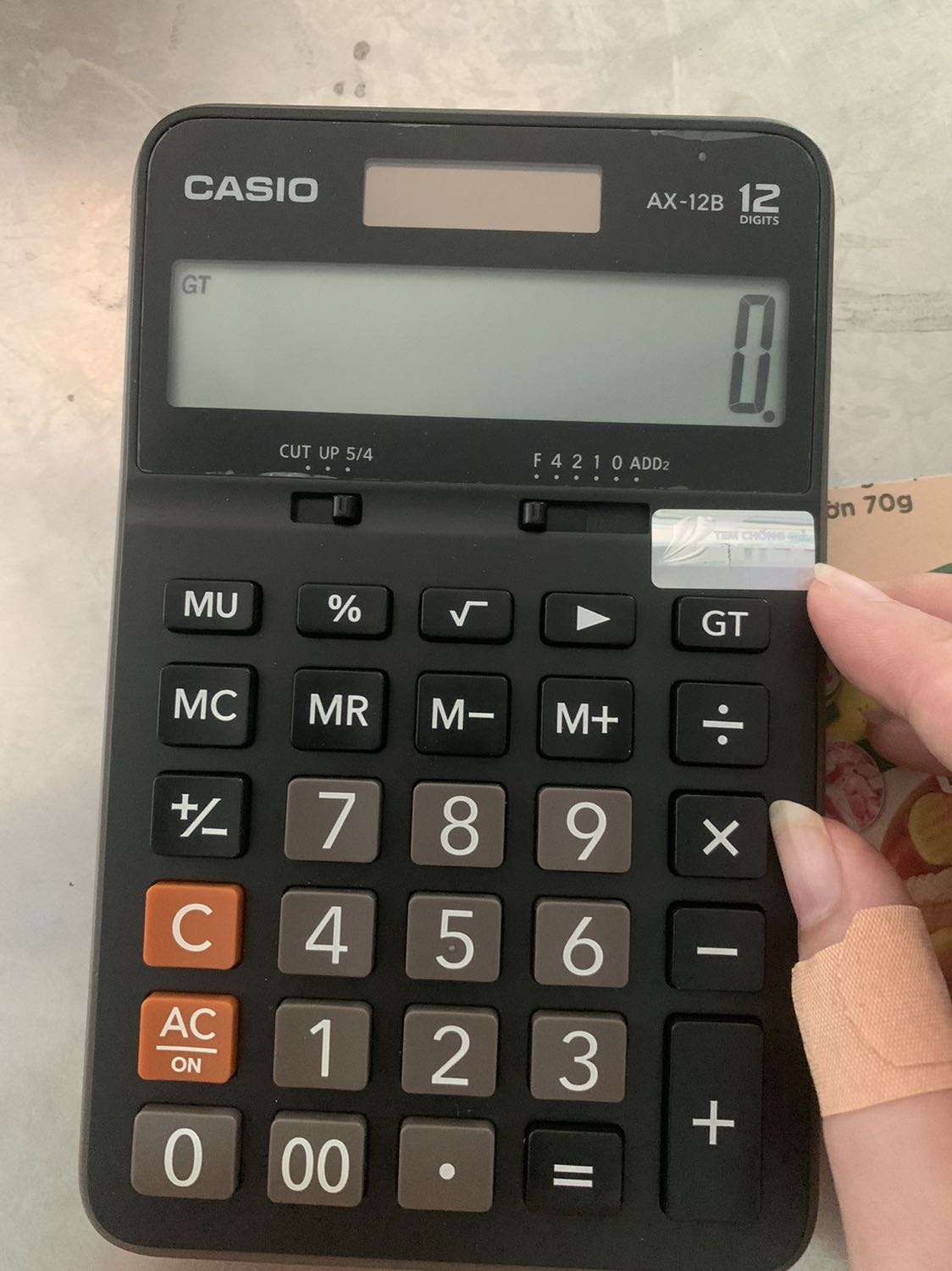 Máy có thẻ bảo hành chính hãng 7 năm. Vỏ mới, hình như có 2 chế độ pin và năng lượng mặt trời. Shipper nhanh nhẹn. Nói chung thgian đầu thấy khá ổn, hi vọng máy dùng bền