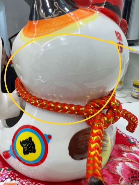 nhờ shop hõi trợ đổi sp khác, sp mới mua luc chieu bị nứt vậy