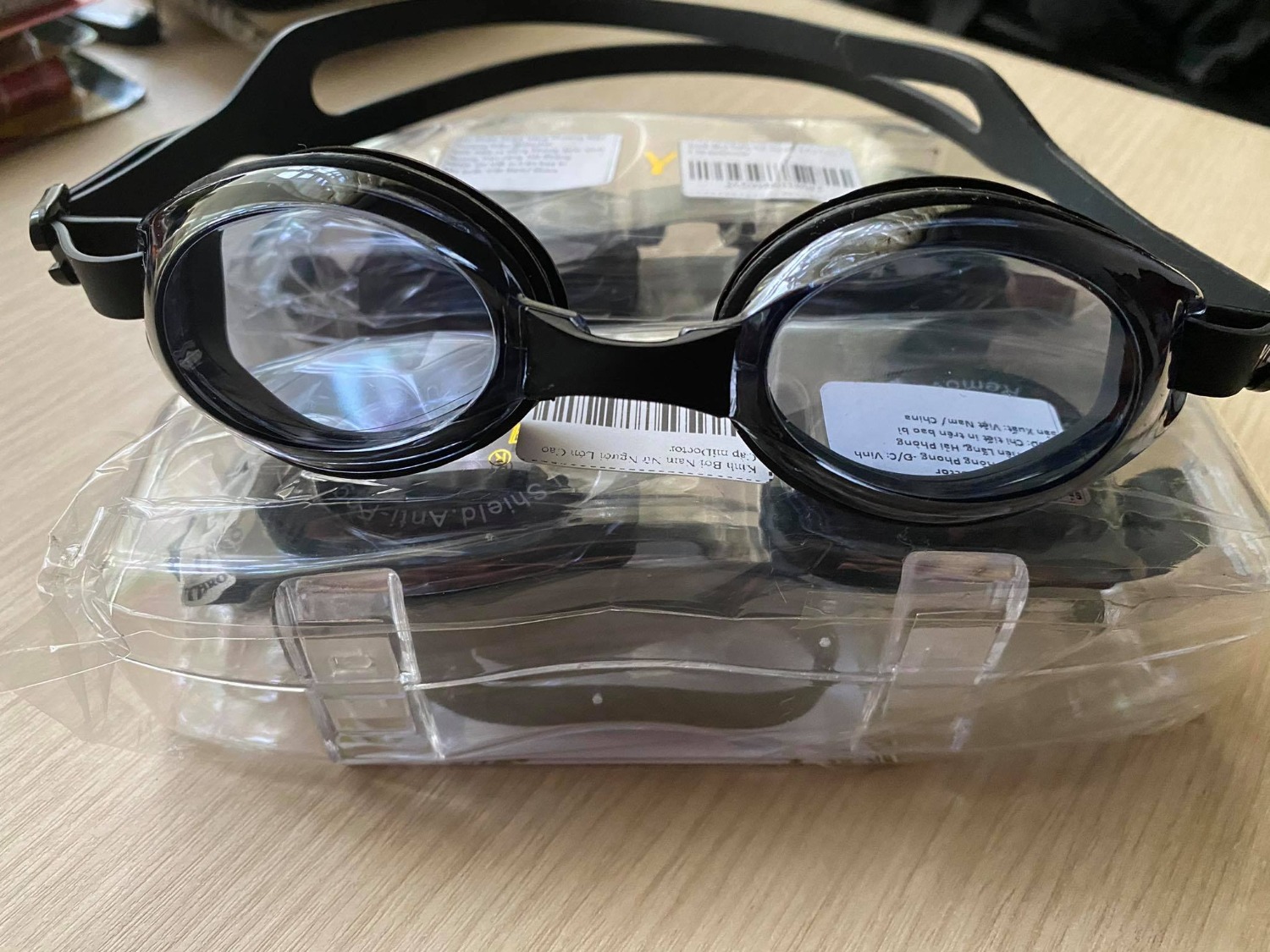 Sản phẩm quá tốt. mình đặt mua 3 cái.
Mình chưa sử dụng qua nhưng đeo thử thấy rất chắc chắn. 

Sản phẩm giống như hình. 
Đóng gọi và hộp cẩn thận. 
Có tặng kèm dây nối giữa hai mắt kính. 

Khuyến khích mua hàng tại shop.