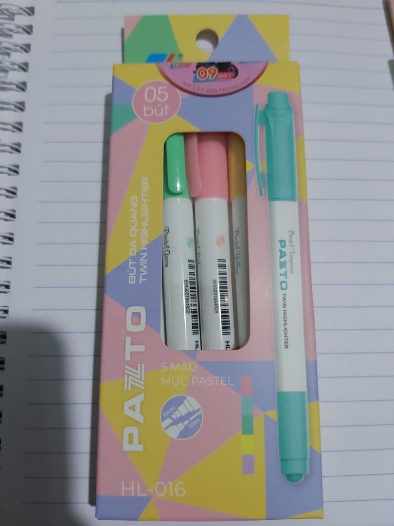 Màu sắc đẹp, không quá chói. Viết ra mực đều. Khi photo không để lại vết mực highlight trên tài liệu.