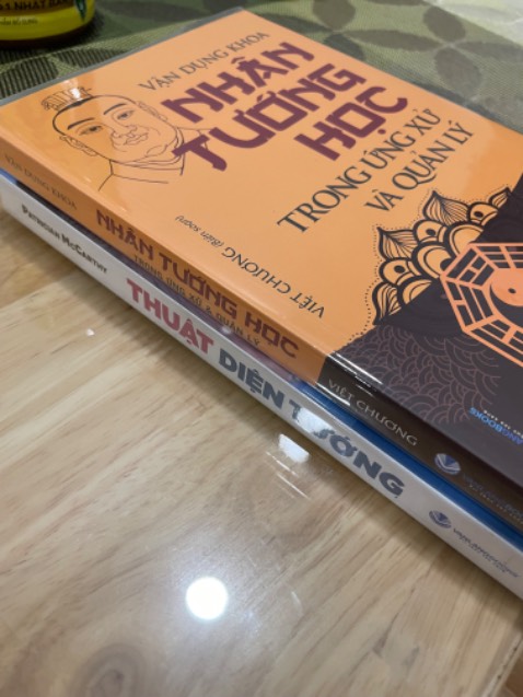 Tiki giao hàng rất nhanh mặc dù có bookcare, sách mới tinh. Nội dung thì chưa đọc!