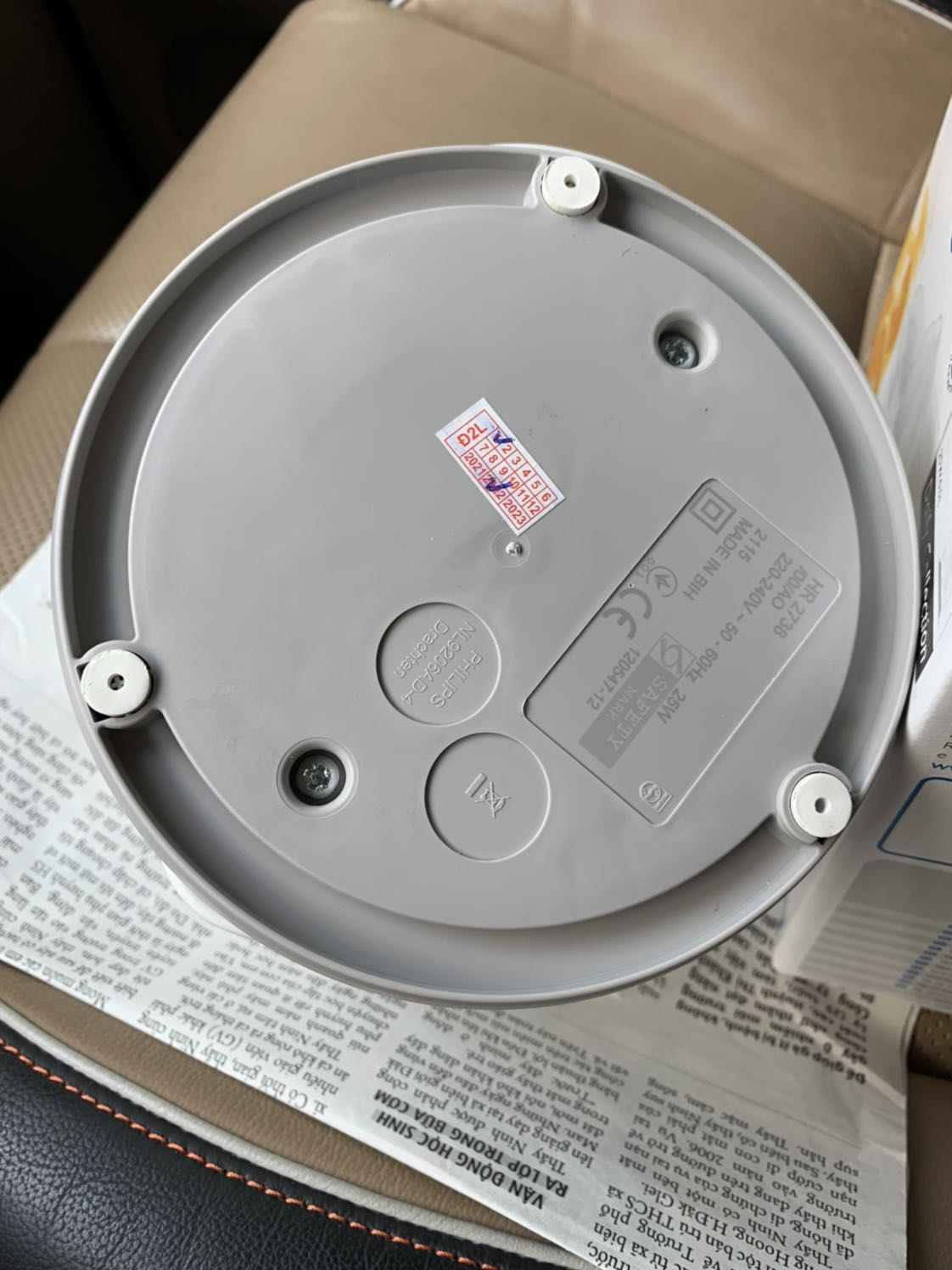 Sản phẩm chất lượng kém, không có bao bọc  gì hết. 3 cái đệm cao su không đều nhau không chắc chắn gì cả. Tìm không thấy nơi sản xuất. Tôi muốn trả lại hoặc đổi sản phẩm khác.