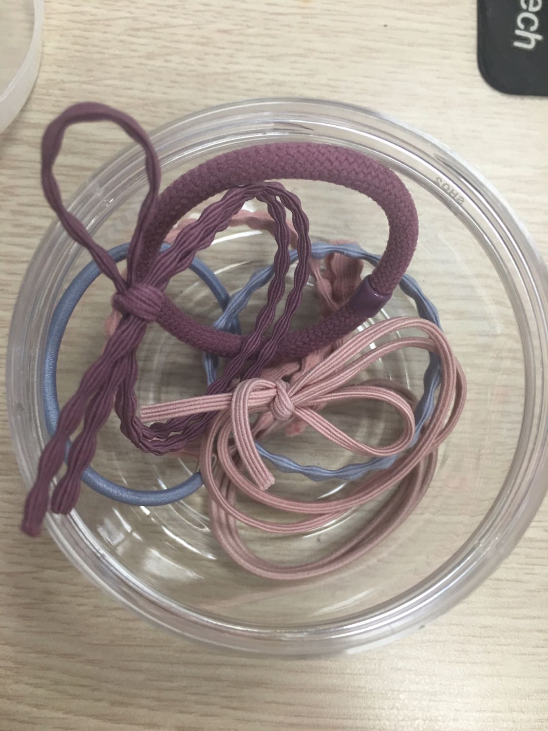 Mình nhận được hàng sớm. Hàng đúng mẫu mã. Chất lượng ok (mấy cái đính hạt đẹp bị xin hết rồi ?)
Sẽ tiếp tục ủng hộ shop