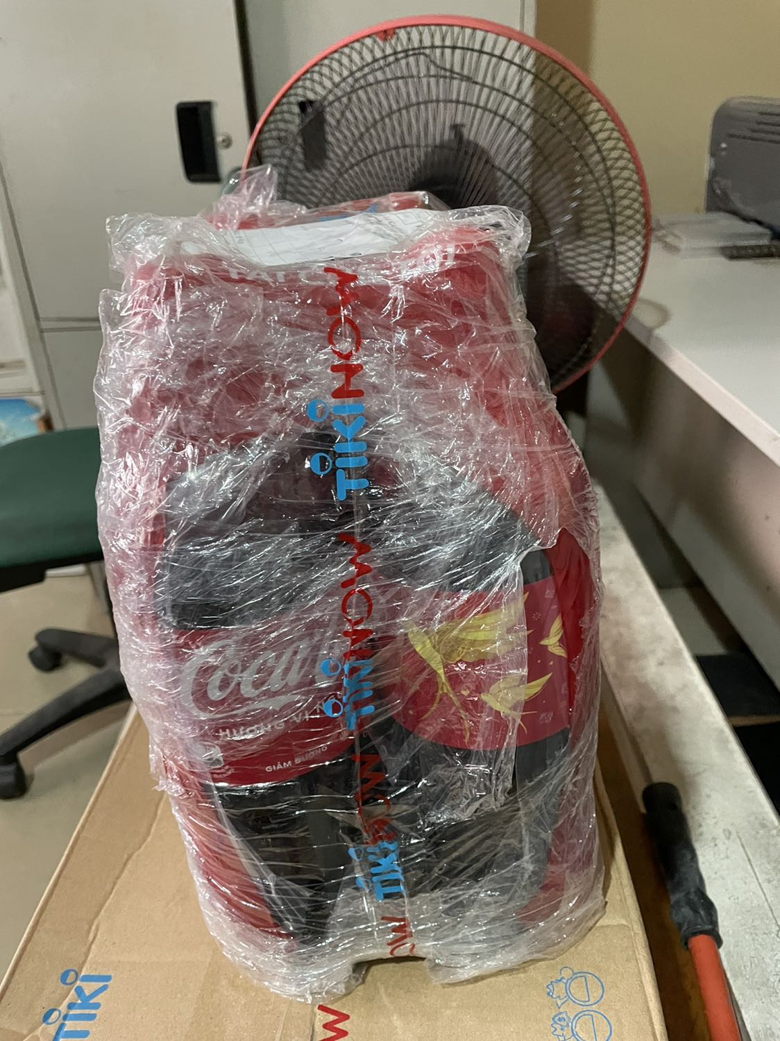 Mua coca mà được tiki giao nhanh freeship thì quá tuyệt, chai 1,5L vừa uống cho 4 người 1 bữa ăn, bình thường mua ngoài siêu thị chai 2,5l uống hay dư