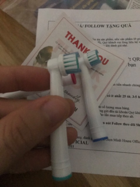 “có vô vàn sự lựa chọn trong hàng triệu cửa hàng mua sắm online, Cảm ơn quý khách đã chọn chúng tôi”!
đó là dòng chữ đầu tiên đọc được khi unbox kiện hàng của shop - cảm thấy shop làm việc rất có tâm  dù chỉ là sản phẩm không có giá trị cao nhưng rõ ràng chất lượng phục vụ của shop rất tốt, đó là cảm nghĩ của tôi khi nhận được hàng!
#cảm ơn cây bút mà shop tặng kèm nhé!!! many thanks