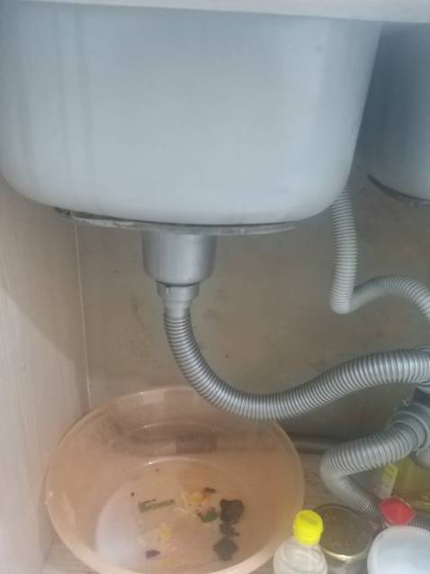 Sản phẩm như L.
Đặt đơn thì sai mong muốn.
Chậu rửa bát thì bị rò nước rơi cả nhựa ra.
Vòi nước thì bị rò, lúc xả vòi trong nhà tắm thì vòi rủa bát nước kêu o o đau hết đầu.
*** shop.
*** Tiki cho bán mấy loại hàng này.
Làm tao vừa mất tiền giờ lại phải sửa.