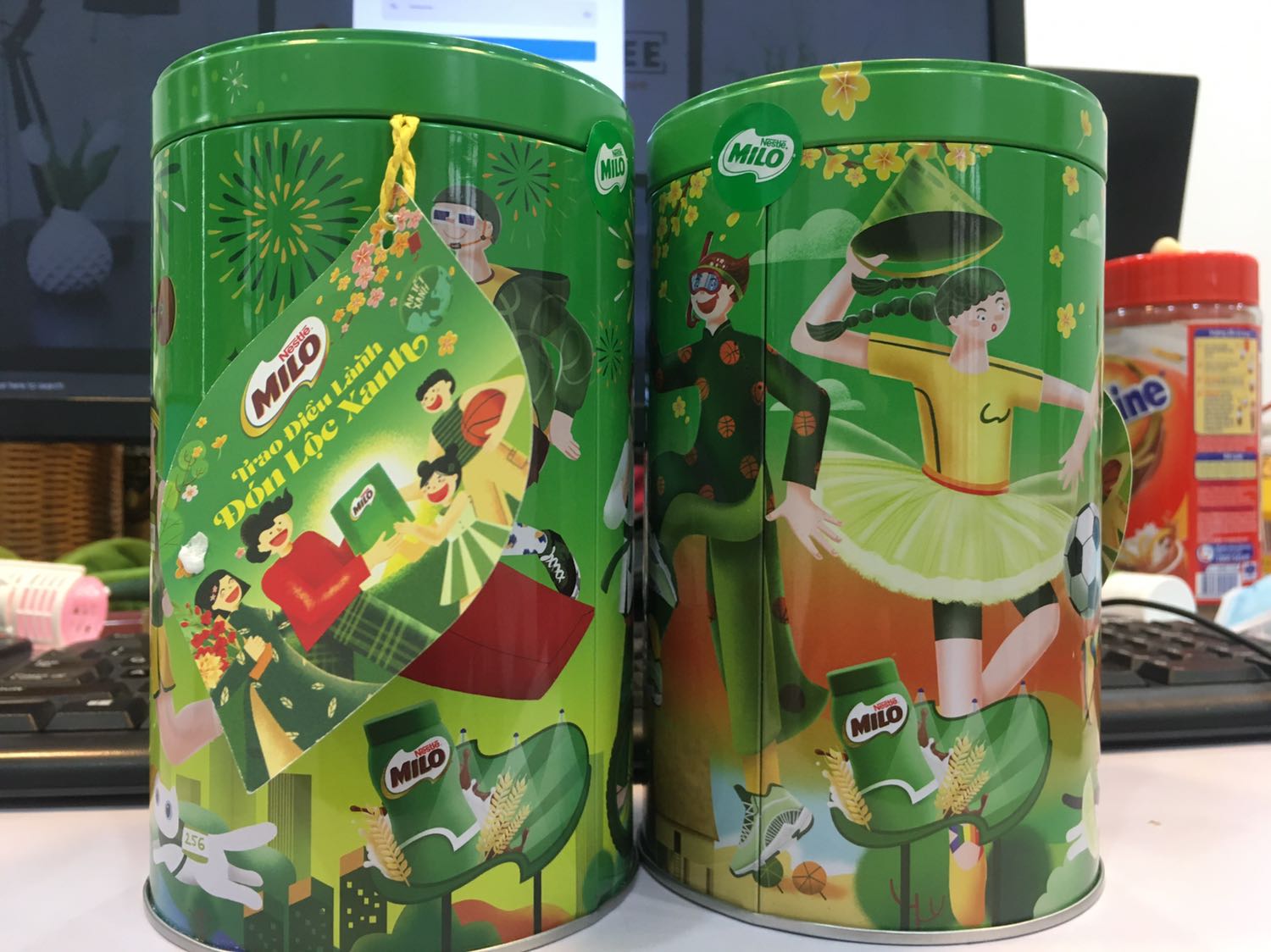 Bia rất xịn, lại được tặng áo phông và 2 lốc lì xì, cảm ơn shop nhiều