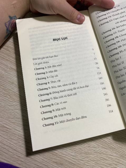 Mình chỉ xem sơ về nội dung sách, nhưng đây là quyển sách giúp ích cho bạn rất nhiều trong công cuộc tìm kiếm hành trình thiên nhiên 
Nhất là những Green Witch