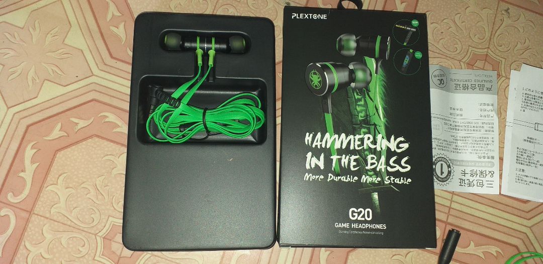 thứ 1: mẫu mã khá đẹp
thứ 2: phụ kiện đầy đủ
thứ 3: chất âm trong tầm giá này khá ổn, tôi sử dụng video ultimate headphone *** như hình để *** và thêm 1 số bản nhạc siêu bass và classic thì thấy bass khá tốt, nghe nhạc cổ điển tạm ổn, nếu các bạn dùng để chơi game thì tai nghe này đáp ứng tốt nhu cầu của các bạn.
thứ 4: nói về dịch vụ của Tiki thì quá tốt
Hy vọng qua đánh giá của tôi và một số khách hàng đã trải nghiệm chiếc tai nghe này, sẽ giúp các bạn có một lựa chọn đúng đắn hơn với số tiền mình bỏ ra