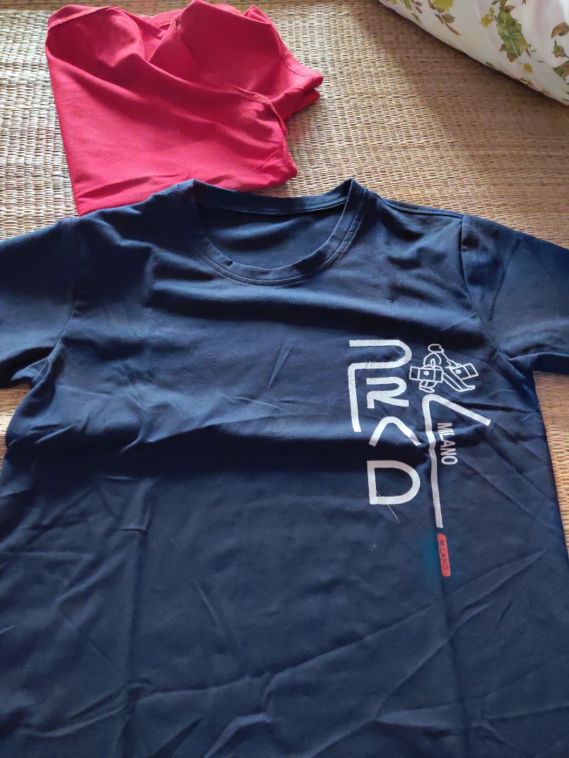 Áo đẹp, không có chỉ thừa, chất lượng tổng quan khá tốt. Khi giao hàng, shop cũng có ghi rõ là áo in hình ngẫu nhiên nên mình khá hài lòng về vấn đề này.
Tiki giao hàng khá nhanh, hàng không bị hư hỏng gì cả.
5*