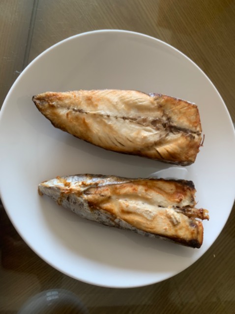 Nồi rộng, hàng chính hãng, đã sử dụng chiên cá và nướng khoai! Thuận tiện, dễ vệ sinh! Có chức năng tự làm sạch! Mỗi tội ko có hướng dẫn sử dụng bằng tiếng Việt!

Vỉ gang để nướng quá sịn sò!

Rất hài long và đáng mua!

Mình mua giá sau giảm canh sales gia 3,2tr