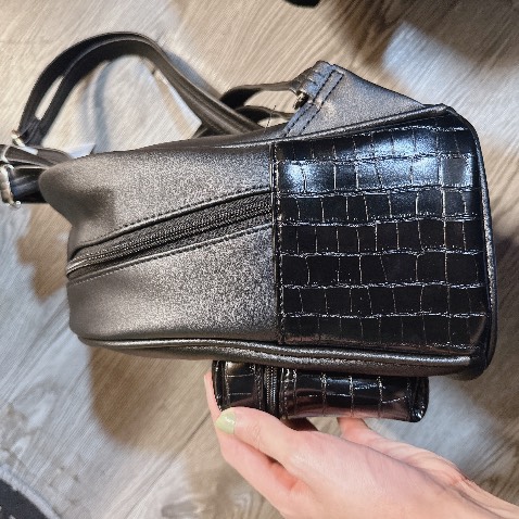 Chất da hơi bị đẹp nên mua nha mọi ngời ơi