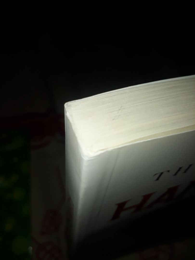 giao hàng rất là nhanh luôn. nhưng về hình thức của sách thì mình khá là thất vọng. lần đầu tiên đặt sách mà bị móp nhiều luôn. hai bên góc sách thì móp hết. đã vậy chổ gáy sách còn bị đen giống vết dơ vậy. phía sau mặt sách thì bị 1 vệt dơ dài. vì nội dung cũng như thời gian giao hàng nên mới cho 4 sao chứ không chắc chỉ tầm 3 sao là cùng :))