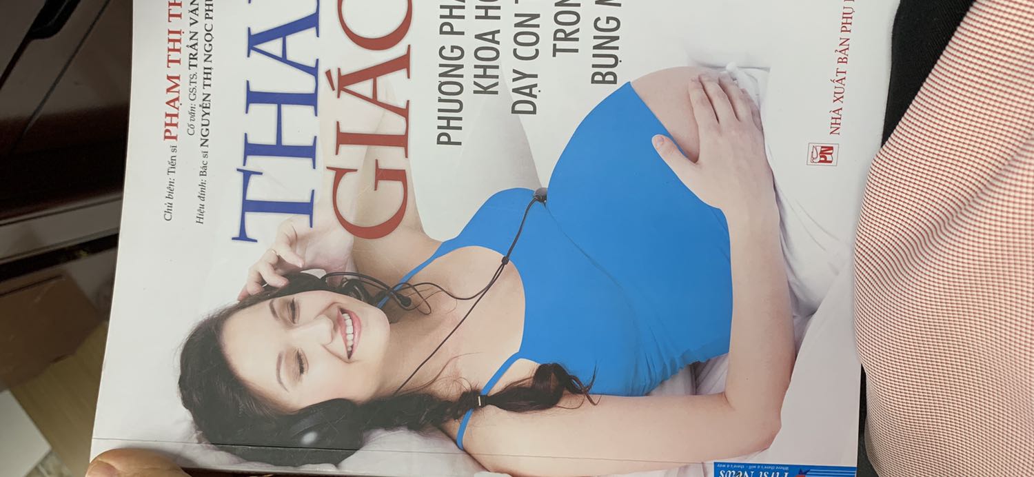 Sách rất hữu ích cho những ai lần đầu làm bố mẹ, những kiến thức không thể thiếu để giúp trẻ phát triển tốt ngay từ khi chưa hình thành nên thai nhi cho đến khi trẻ ra đời. Ai đang chuẩn bị có con nên đọc để có bước chuẩn bị tốt nhất cho trẻ, sau nay không phải hối hận giá như tôi biết sớm hơn những kiến thức này