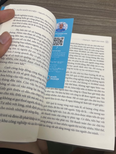 Rất đáng để mua nhé mọi người ơi.
Tuy mới đọc 69 trang nhưng những gì mà tác giả kể lại rất gần gũi, chân thật, rất cuốn. Sau mỗi chương lớn đều có phần để mn đúc kêtd lại những gì mình tâm đắc
Em đọc tiếp đây  💕💕