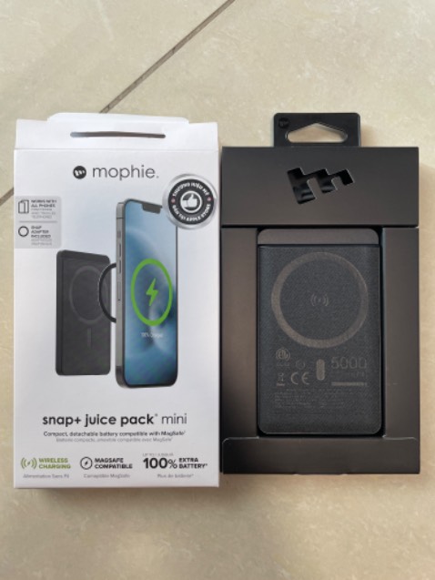 Sản phẩm rất đẹp, nhỏ gọn. Dâu đen giao hàng rất nhanh.

Sau khi dùng thì thấy bộ này không thể sạc đầy 1 lần cho iPhone12. Chỉ sạc được khoảng 70% thôi. Được cái dùng khá tiện dụng