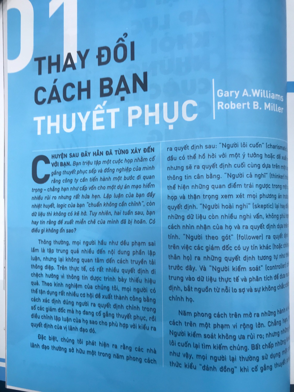 Tập ấn phẩm trình bày như một tờ tạp chí, nhiều màu, mực in nhòe một số trang.
Nội dung: Các bài viết trình bày câu dài, một số câu lủng củng, đọc tới đọc lui vài lần mới đoán được nghĩa. Ví dụ trang 13 - câu dài và không được trau chuốt nên khá khó đọc: "Trong nghiên cứu của mình, chúng tôi đã phát hiện ra rằng các nhà lãnh đạo thường có 1 kiểu quyết định mặc nhiên rơi vào một trong năm nhóm khác biệt sau: Người lôi cuốn, Người cả nghĩ, Người hoài nghi, Người theo gót và Người kiểm soát". Tôi là người có chuyên môn về truyền thông nên quan tâm và đặt mua sách. Lời khuyên cho người chưa mua là nếu bạn có khả năng vừa đọc sách vừa suy luận và vừa phải tự biên tập lại để hiểu người dịch muốn nói gì thế mua. Còn với người lỡ mua như tôi mặc dù ráng đọc để đỡ tiếc tiền nhưng cảm thấy rất thất vọng và không xứng đáng với giá bán.