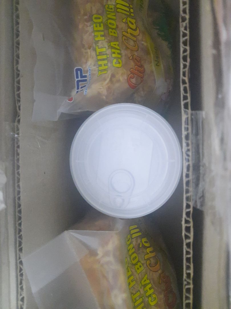 Giao hàng nhanh, đóng gói cẩn thận, hàng không bị hư hỏng.
Sản phẩm mới sản xuất cách lúc mua chỉ 2 ngày (nên date xa). Mua tháng 11.21 date tới 6 tháng sau. 
Sản phẩm ngon.