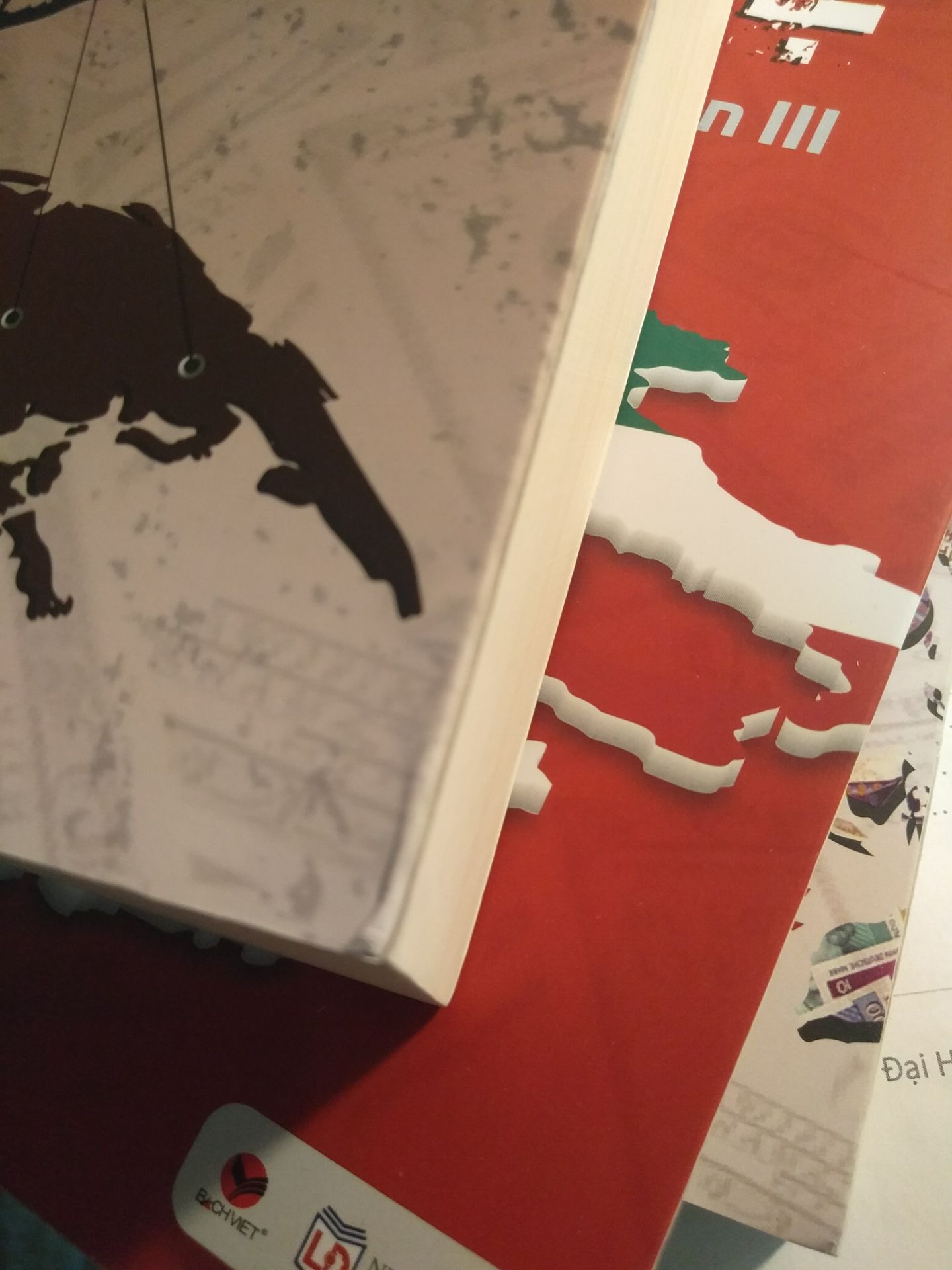 sách nhăn lỗi nhiều quá. cắt bìa còn bị lệch. đánh dấu trang như thể dùng rồi.😑trầm cảm :((