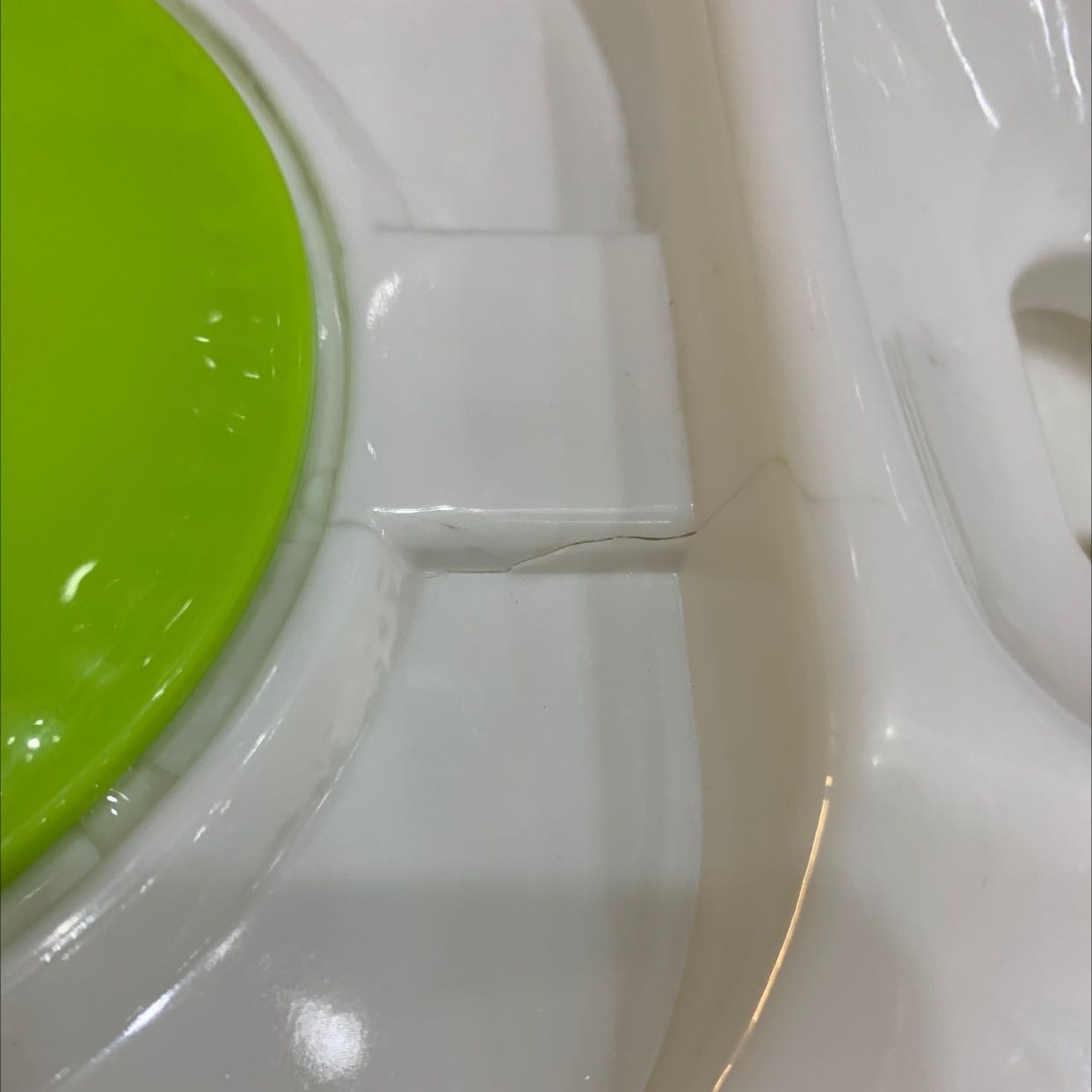 Giao hàng bị nứt, gián băng dính. Giao hàng bị nứt, gián băng dính.