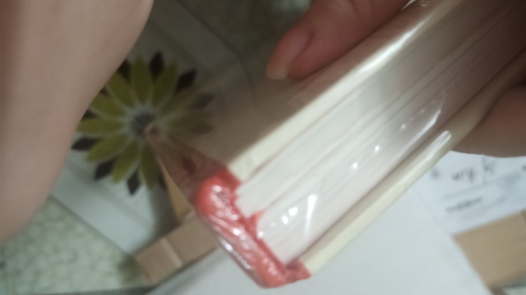 Giao hàng nhanh đóng gói ổn, sách hơi móp góc một chút nhưng không sao