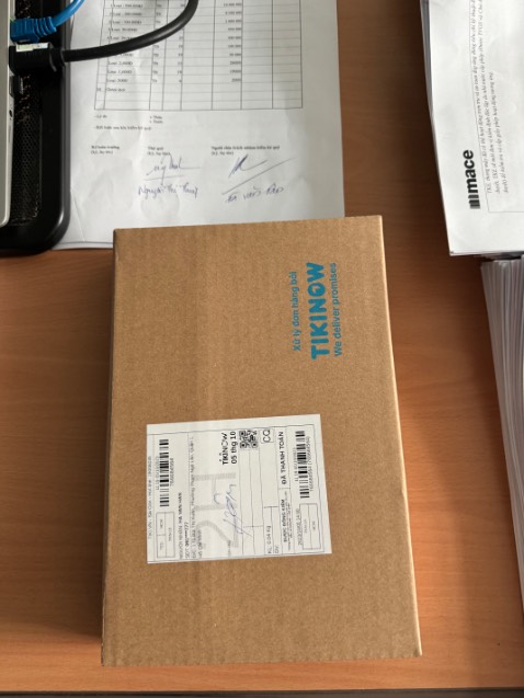 Hàng giao cấp kì trong chưa đầy 2 tiếng. Tạm ổn không xuất sắc như hình quảng cáo, màu hơi chìm có lẽ màu đen sẽ đẹp hơn. Giá hơi chát . Tiki đóng gói rất đẹp.