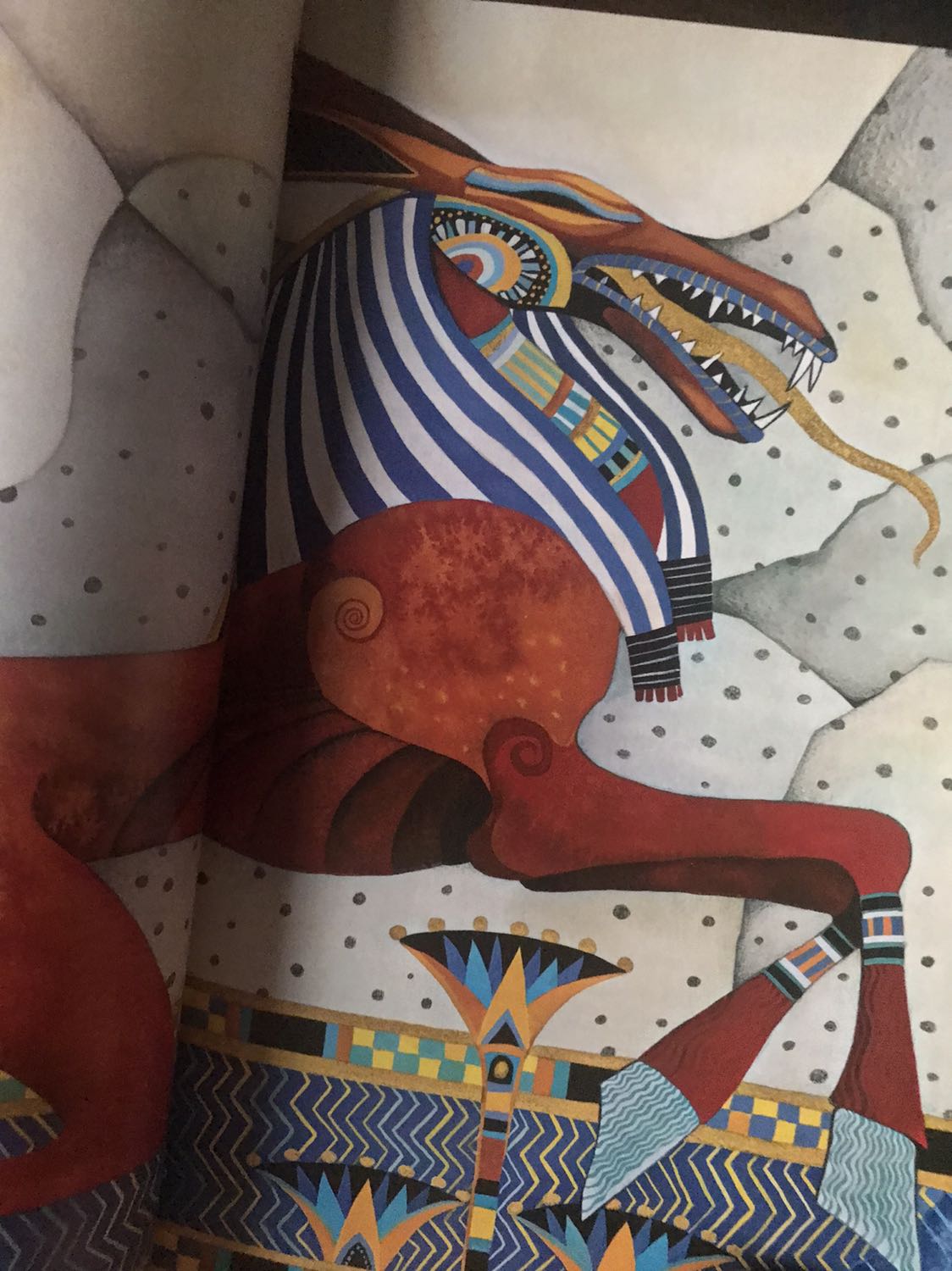 Sách rất đẹp nhưng cách dịch thì đọc cứ củ chuối. Nhất là cách xếp ngôi xưng hô kiểu thích gì thêm nấy, lúc thì nàng, lúc thì đôi trẻ, mà vấn để là xếp vào ngữ cảnh thấy nó cứ đơ đơ sượng sượng. Tả mùi thơm của cây kiểu "mùi đã được ngửi thấy trước khi trông thấy". Một bản văn cổ cần nhiều sự đầu tư hơn về nội dung dịch thuật, chứ cuốn sách đẹp và giấy chất lượng nhưng đọc vào cứ thấy sạn sạn