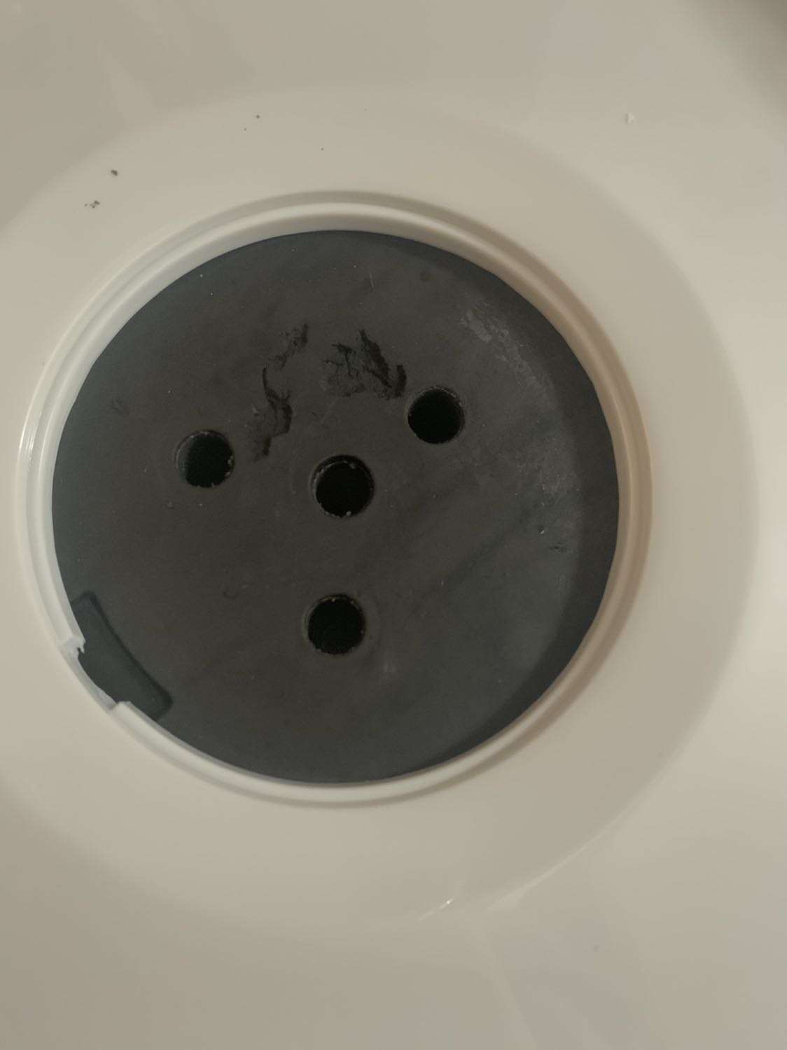 Chân đế có mẻ xíu không biết sau này có ảnh hưởng gì không. Đang giãn cách nhưng giao nhanh kinh khủng. Quạt đẹp tuy nhiên theo nhãn năng lượng thì không được tiết kiệm điện cho lắm 🤣