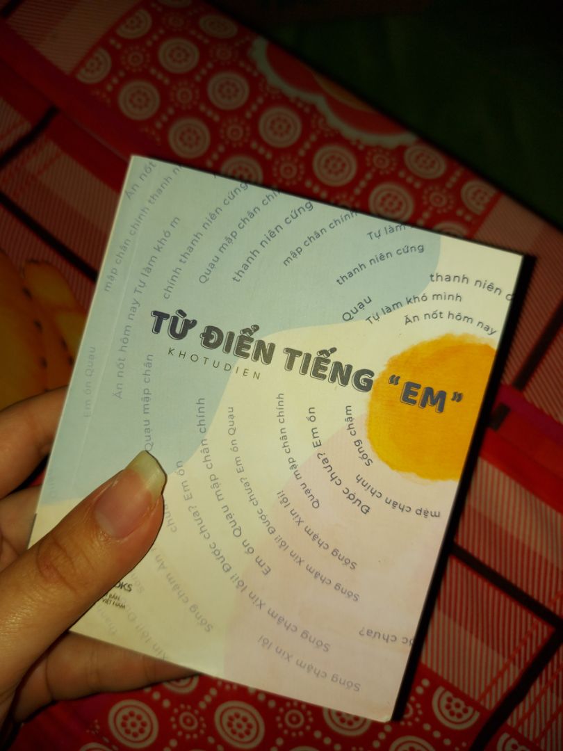 Cực kỳ hài lòng khi đặt sách trên Tiki
Shipper giao hàng nhanh, thân thiện, vui vẻ, mặc dù đã rất trễ 19h tối nhưng vẫn giao hàng cho mình... Sách mới toang, đẹp... có bị nhăn xíu nhưng vẫn Okee 
Về cuốn này mình chưa đọc nên k đánh giá nhiều... nhưng sách khá là nhỏ hơn mình nghĩ Cực kỳ hài lòng khi đặt sách trên Tiki
Shipper giao hàng nhanh, thân thiện, vui vẻ, mặc dù đã rất trễ 19h tối nhưng vẫn giao hàng cho mình... Sách mới toang, đẹp... có bị nhăn xíu nhưng vẫn Okee 
Về cuốn này mình chưa đọc nên k đánh giá nhiều... nhưng sách khá là nhỏ hơn mình nghĩ