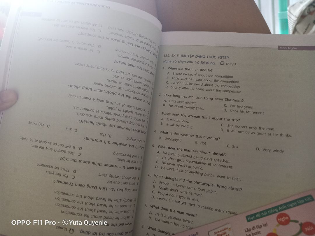 mấy chục trang bị in ngược và nhỏ hơn so với các trang còn lại, trong số trang bị ngược đó, thiếu khoảng mười mấy trang, về hình thức mình thấy rất buồn vì bỏ hơn 300k mua mà bị vậy, sơ sài quá.  còn nội dung thì mình chưa xem hết. không biết có ai bị giống mình ko