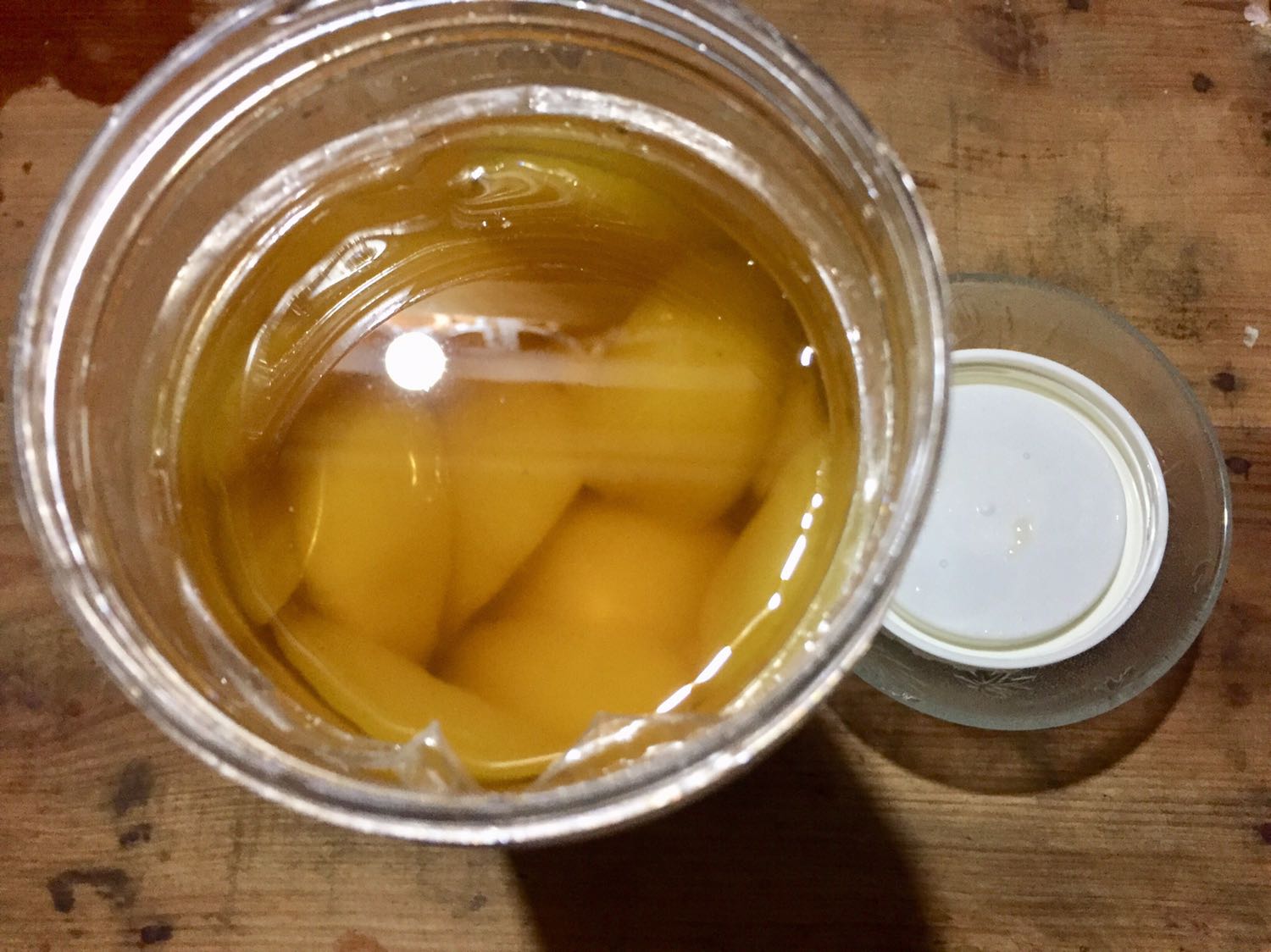 Bình đựng đào ngâm rất OK.