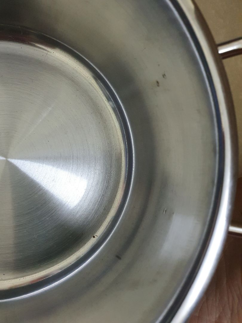 Quai bị thủng rồi, yêu cầu Tiki đổi hàng sớm.