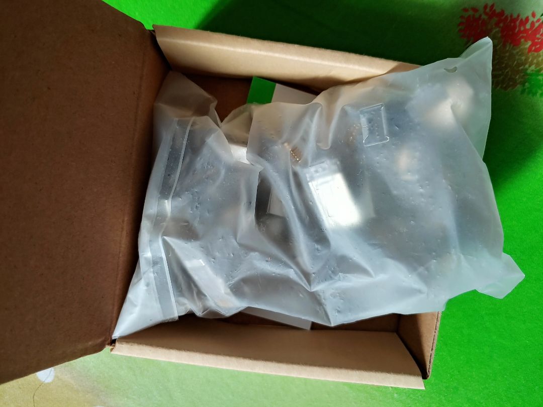 giao hàng trước dự kiến , còn nguyên tem niêm phong hàng ok chất lượng