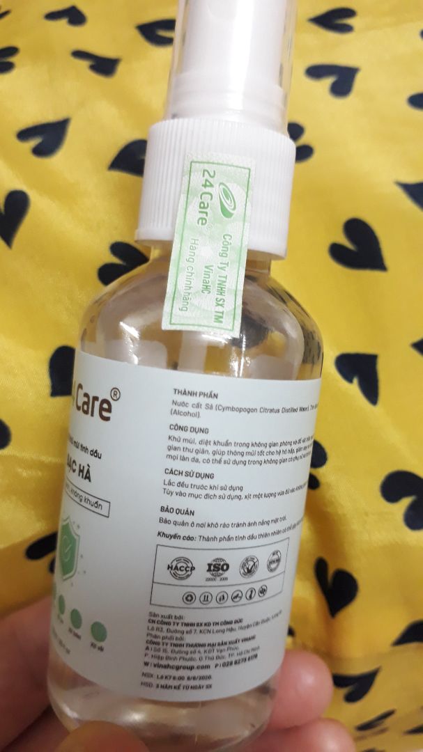 Bạc hà mang xịt trong xe hơi khử mùi đã lắm, vừa hay lại tỉnh ngủ đỡ gật gù khi lái xe đường dài. Chai nhỏ nhỏ dễ bỏ bị mang theo