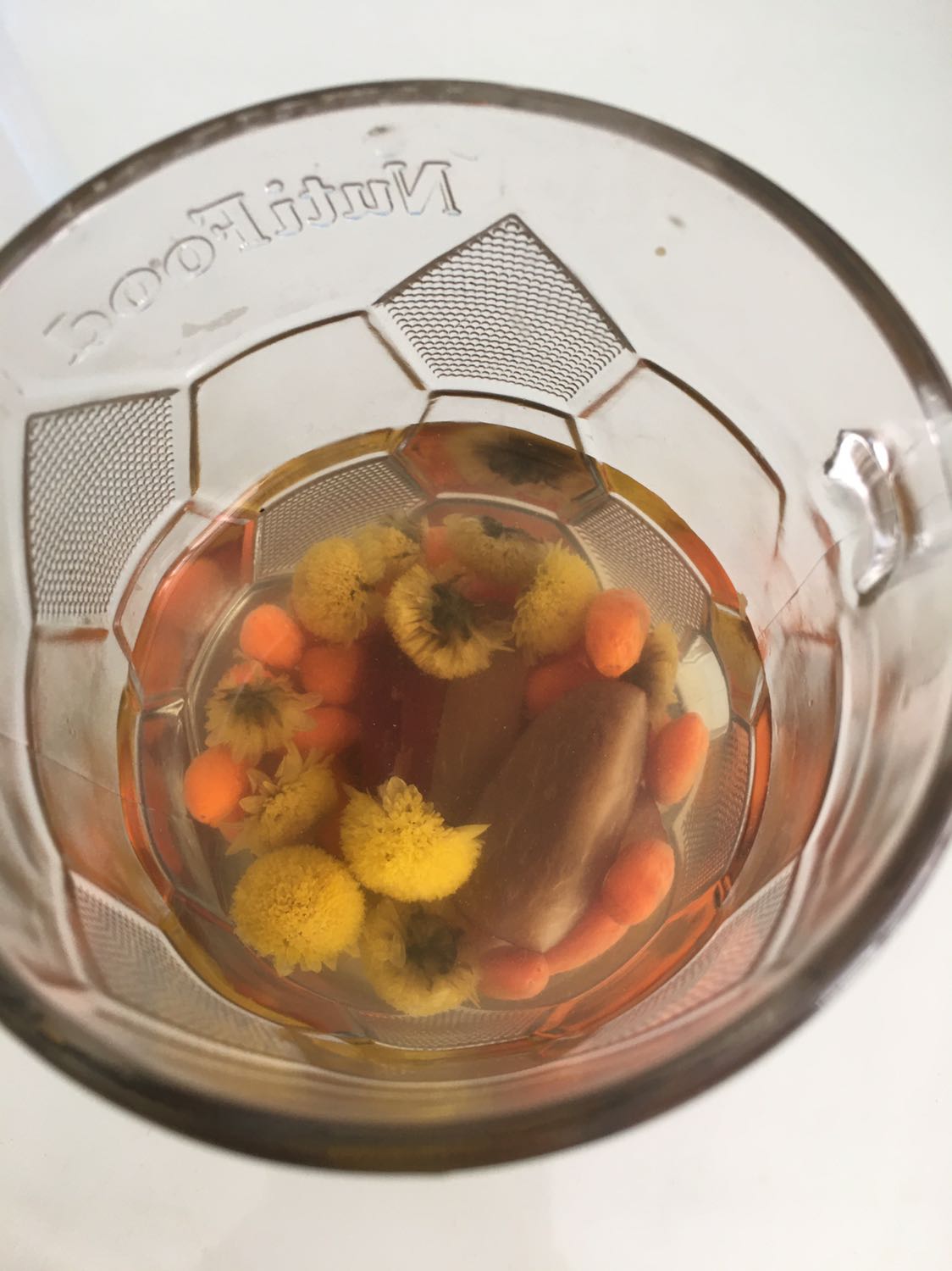 đợt trước mình mua chỗ nhà thuốc đông y bán uống thấy vị ngọt và ngon, đợt này do dịch mình mua qua mạng thì thấy vị chua ko ngọt, mình tra lên mạng thì kỳ tử có thêm lưu huỳnh sẽ như vậy và hạt chìm thì kém chất lượng.
Mình thấy hàng có tick bộ công thương thì có thể tin tưởng, nhưng uống ko thấy ngọt thì chắc 
mình ko ủng hộ lần nào nữa.