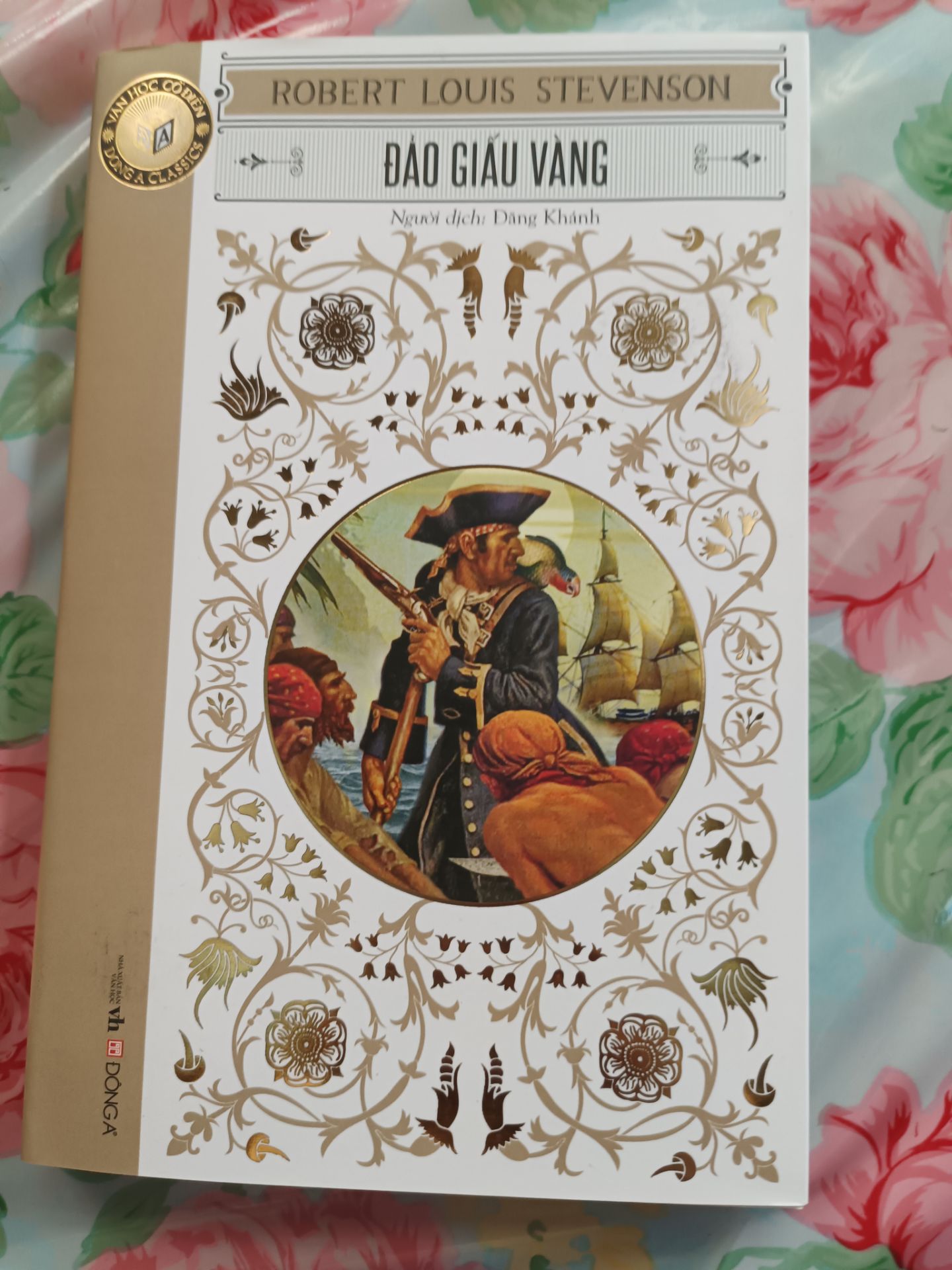 Sách trình bày đẹp, của Đông A thì không chê vào đâu được phông chữ in đẹp, đóng gói cẩn thận, vận chuyển nhanh.