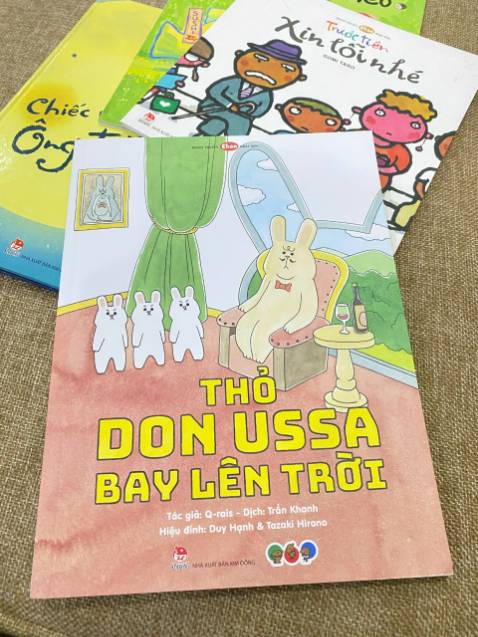 Lần đầu mua bên sop sợ ko hợp với ai ai dè con dính sách suot ngày, sách đẹp ko chê gì nội dung hay