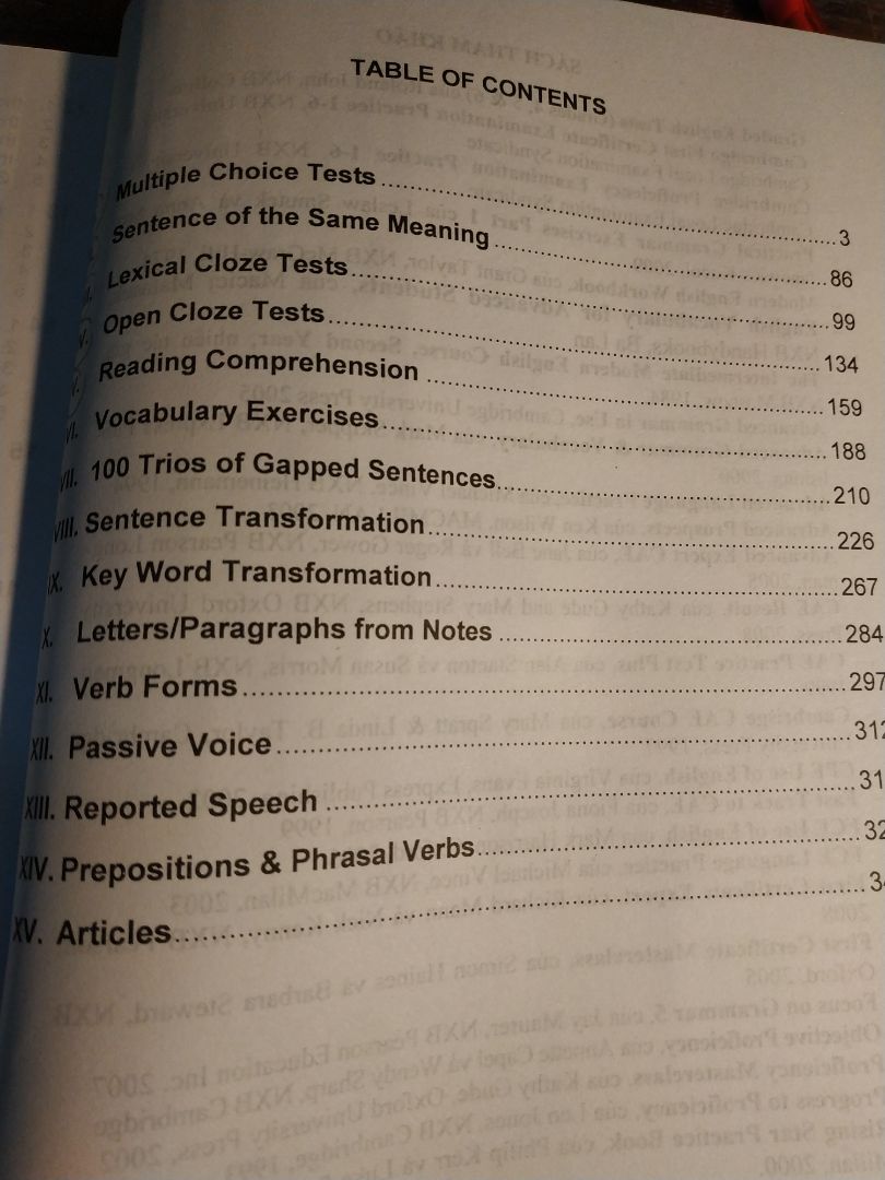 Mua nhiều lắm nhưng để dùng dần rồi mới đánh giá >v< về quyển này thì mình thấy nhìn chung dạng bài rõ ràng, phạm vi câu hỏi rộng, từ hay, khó... có cả trắc nghiệm lẫn tự luận.
Điểm trừ: chất lượng giấy ko đc tốt (ko thành vấn đề với mình lắm đâu ;)
Chỉ có keys mà ko có giải chi tiết ( tự học, tự tra cứu nên sẽ chủ động hơn ?)