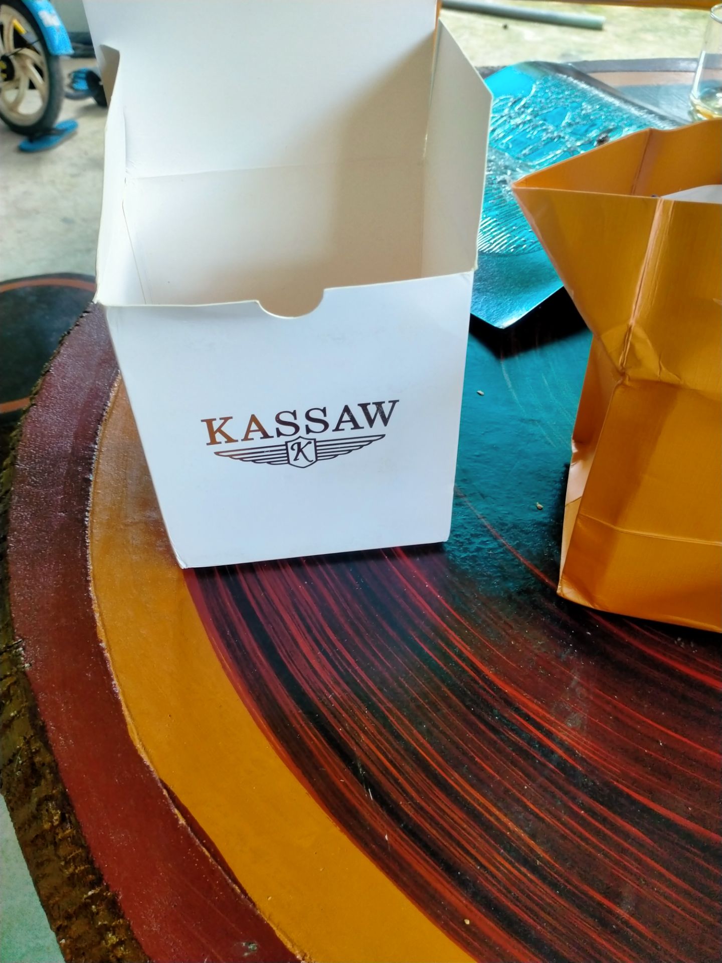 đồng hồ rất đẹp, số hiệu rõ ràng máy đúng như giới thiệu, dây chắc chắn, máy hoạt động êm.