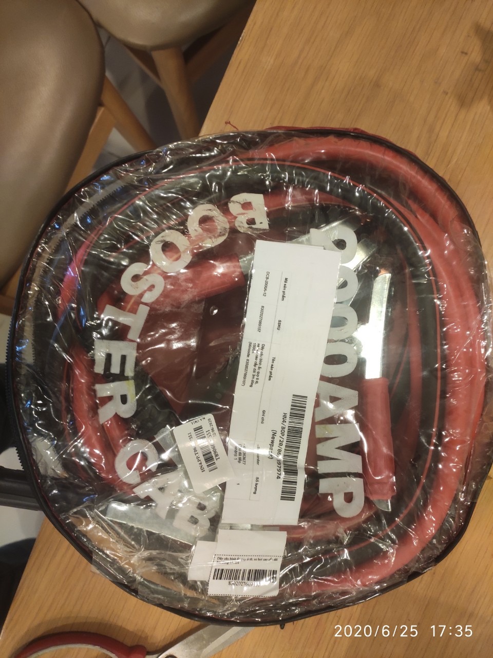 Tôi đặt dây 1500 AMP có bọc đầu kẹp nhưng Shop chuyển cái 2000 AMP không có bọc đầu kẹp. Vui lòng đổi lại giúp