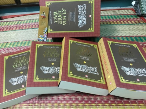 Hài lòng, sách đẹp, đọc vừa cuốn, vừa có dễ nhớ những thông tin.