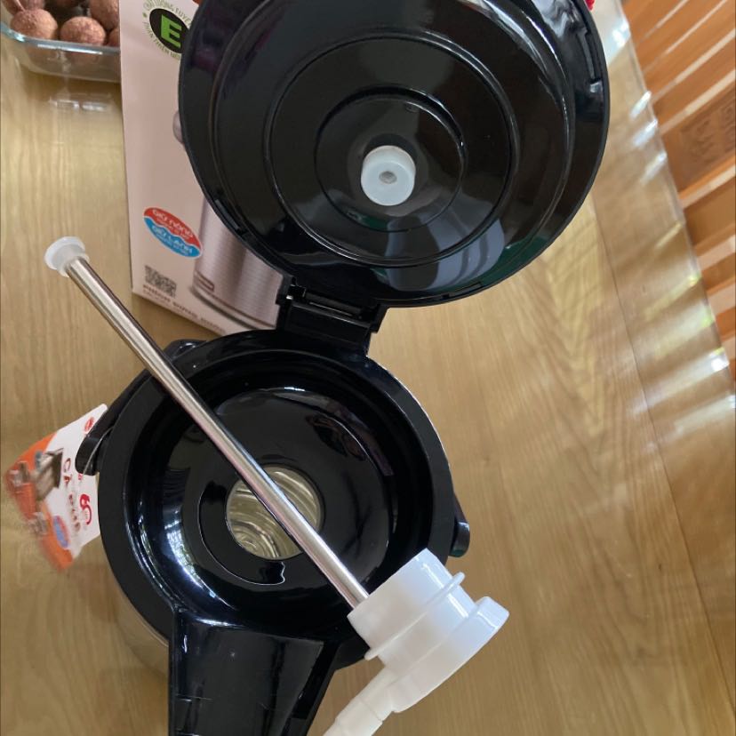 Chuẩn ko cần chỉnh. Nút bấm tiện hơn, tốt hơn cần bấm. Phích đẹp, đáng tiền, nên mua anh chị em ơi