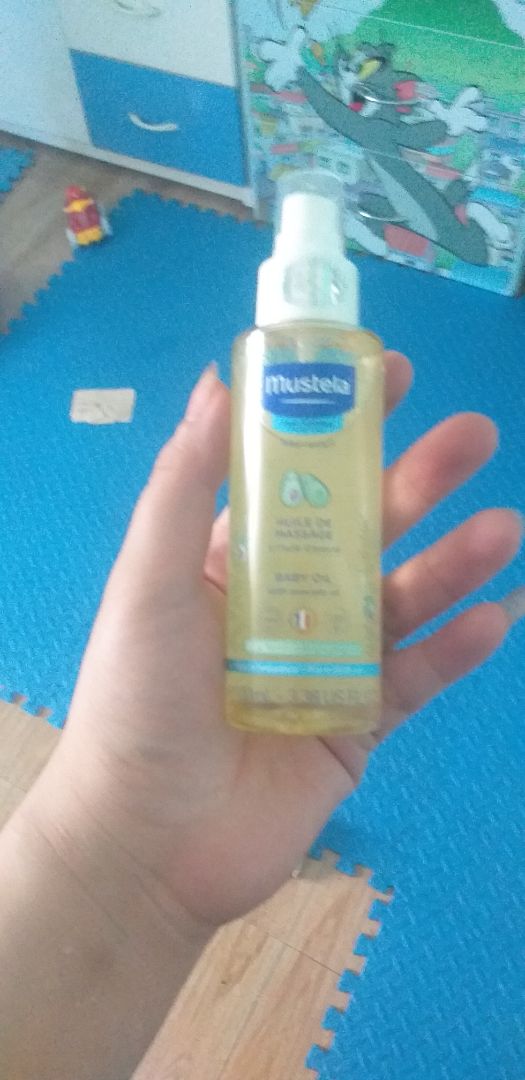 san phẩm đóng gói đẹp giao hàng nhanh. chất lượng tốt mùi thơm nhẹ bé nhà mình rat thic matxa xong van lưu hương thơm ở da san phẩm đóng gói đẹp giao hàng nhanh. chất lượng tốt mùi thơm nhẹ bé nhà mình rat thic matxa xong van lưu hương thơm ở da