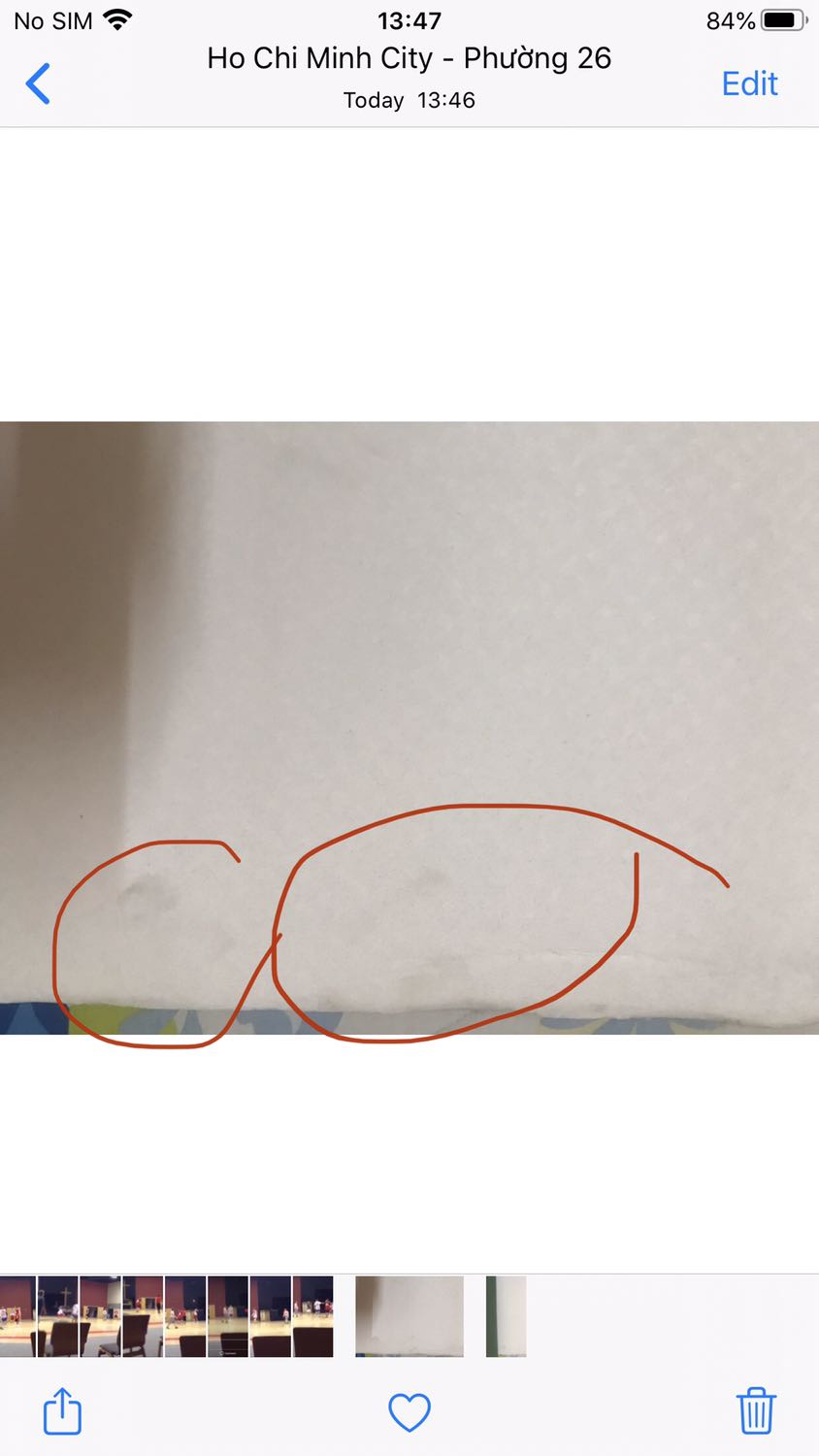 Thảm yoga hình 2 màu  hồng tím rất đẹp khi giao hàng màu xanh riêu và trắng rất xấu . Kiểm tra có vết dơ và thảm  mỏng . Thảm giống như hàng bị trả về không phải hàng mới vì có những chổ bị *** .
Thật thất vọng !