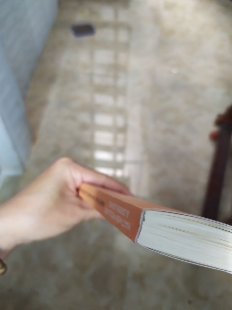 nội dung sách rất hay, 4 sao. 

tuy nhiên chất lượng sách lại không tốt. ngoài ra, khi báo tiki thu hồi sản phẩm đổi trả, nhân viên tiki đến mà không thông báo trước dẫn đến 2 bên không sắp xếp được thời gian nhận lại hàng. nhân viên đã đề cập với khách tự lên 2bis NTMK để chủ động giờ giấc, thấy là ý hay nên mình đã đem đến thì được biết Tiki có bộ phận thu nhận riêng. thế nên mình đã tốn thời gian, thất vọng về nhân viên thu hồi sp.