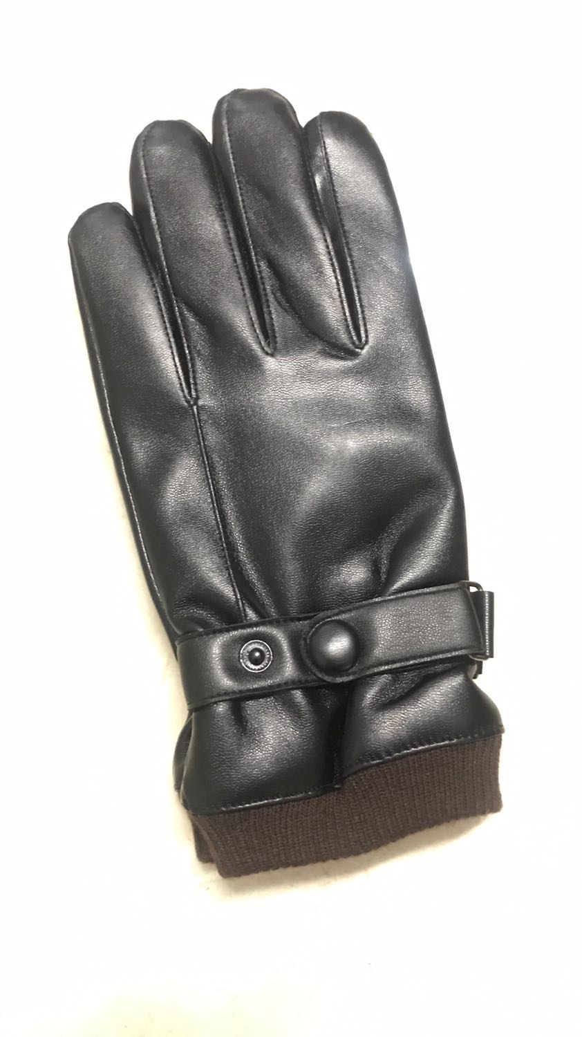 Găng tay da ấm áp. Mua về đúng đợt rét đầu mùa dùng thích ghê. Đi mưa khá ổn không sao cả. Lớp lông bên trong làm găng tay mềm mại dễ chịu. Da co giãn tốt đeo cũng rất thoải mái nữa ý. Sản phẩm tốt đánh giá 5 sao. Cảm ơn shop và tiki