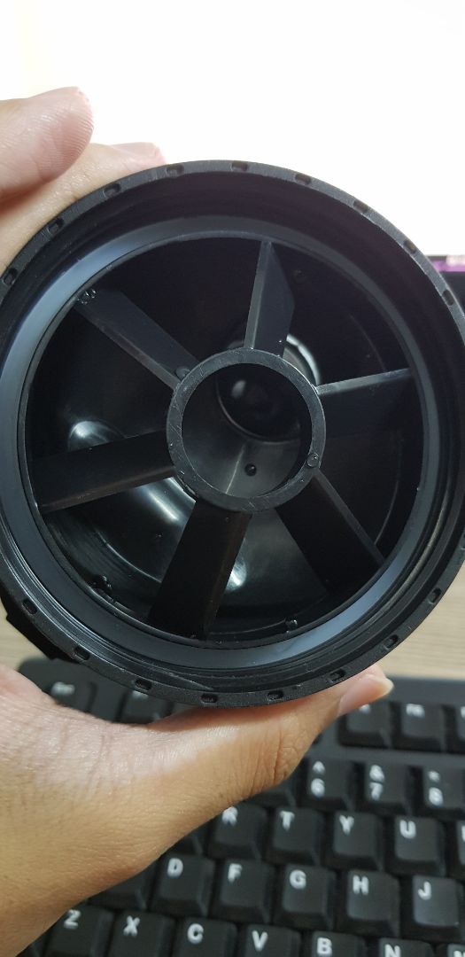 Mới mua xài ổn, lâu dài chưa biết. Bị cái là nắp có cánh quạt không tháo ra được, vệ sinh rất khó khăn. Mất thời gian hơn nhiều so với bình lắc nhựa thường.