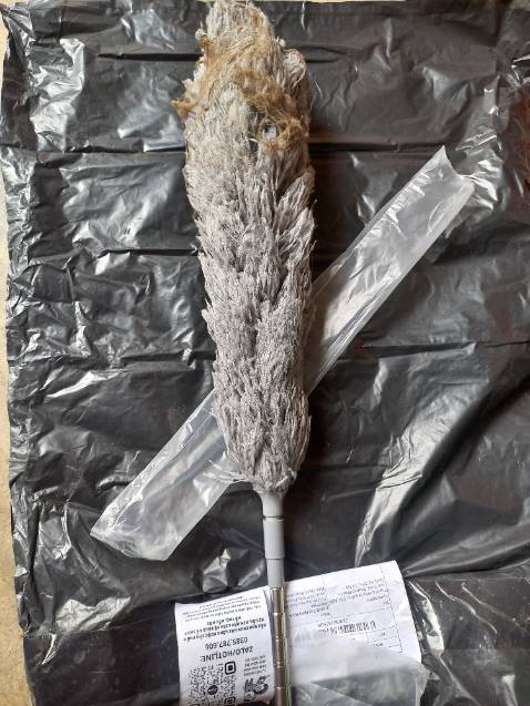 Hàng giống như trông hình, cây chổi quét cứng cáp, dễ quét mạng nhện.